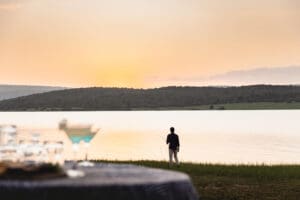 Sundowners con vistas al lago | Wilderness Magashi