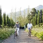 Pedalee por la exuberante zona verde.