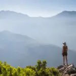 Disfrute del acceso a rutas de senderismo.