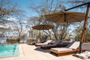 Lounge by the swimming pool. 