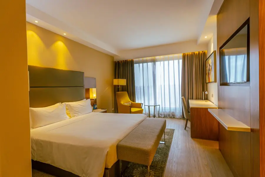 crowne-plaza-nairobi-airport-hotel-standard-room-with-balcony-room