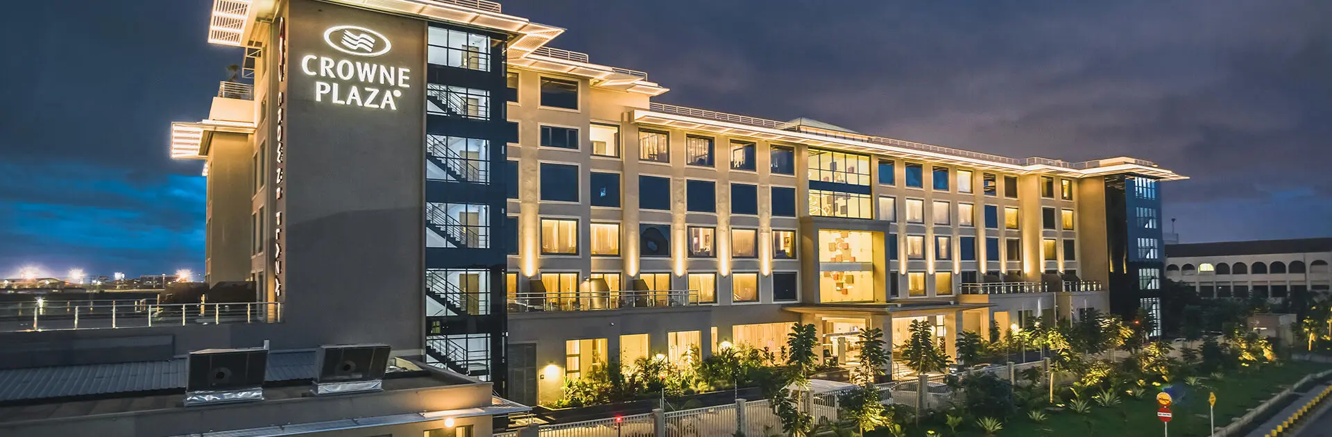 Crowne Plaza Nairobi Airport Hotel | Nairobi, Kenya | Go2Africa, image size:1920x630