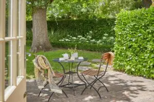 Alongside spacious communal areas, there are quiet spots, ideal for couples to enjoy morning coffees together. 