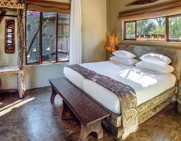 motswari-african-retreat-walking-safaris-bungalow-interior-1