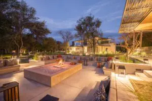 Huddle around the firepit for drinks and chatter.