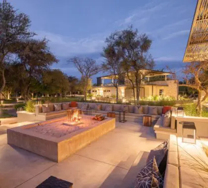 Huddle around the firepit for drinks and chatter.