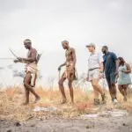 Partez pour des safaris à pied guidés dans le parc.
