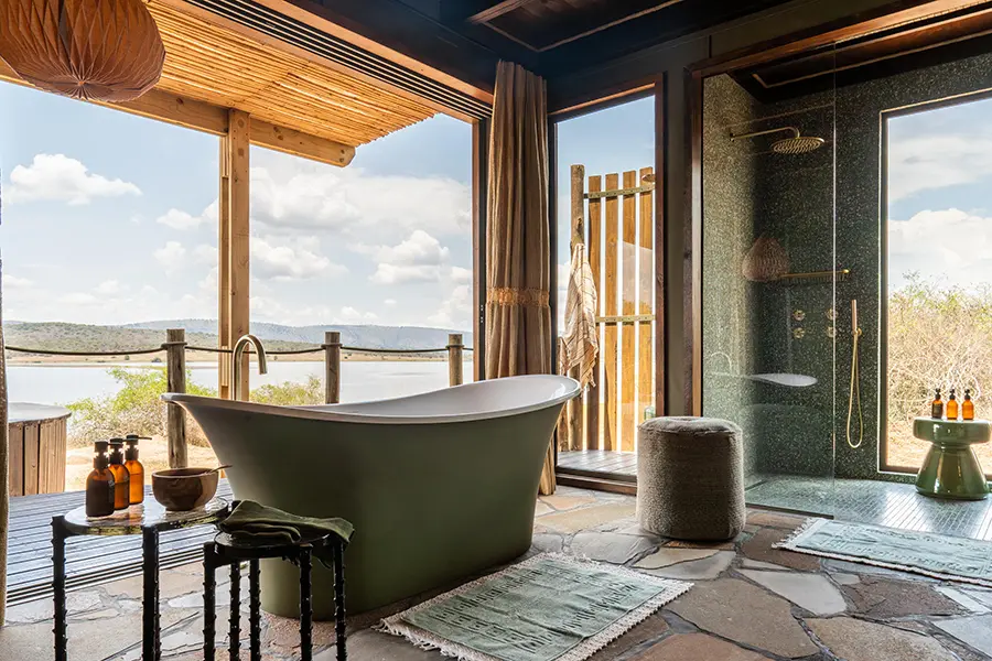wilderness-magashi-peninsula-rwanda-akagera-bath-with-a-view