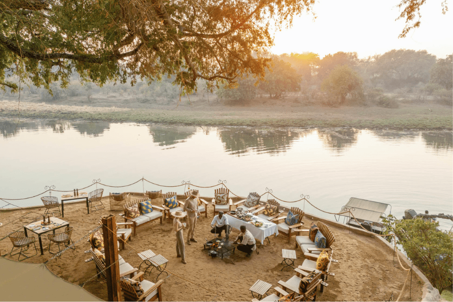 Pequeno-almoço no mato nas margens do rio Chongwe | Go2Africa