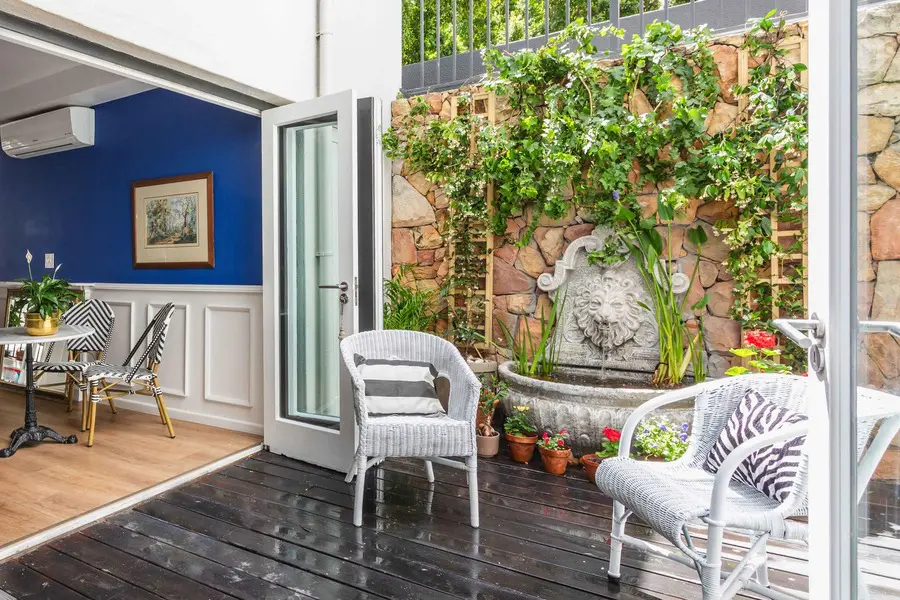nicol-street-heritage-cottages-deck