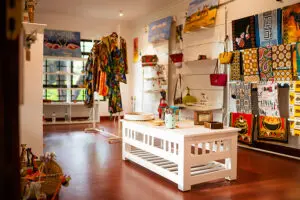 airport-planet-lodge-kigori-arusha-kilimanjaro-intl-airport-tanzania-curio-shop-airport-pl