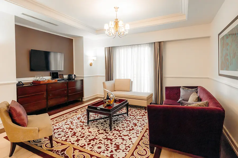 villa-rosa-kempinski-nairobi-kenya-premium-suite-lounge-area