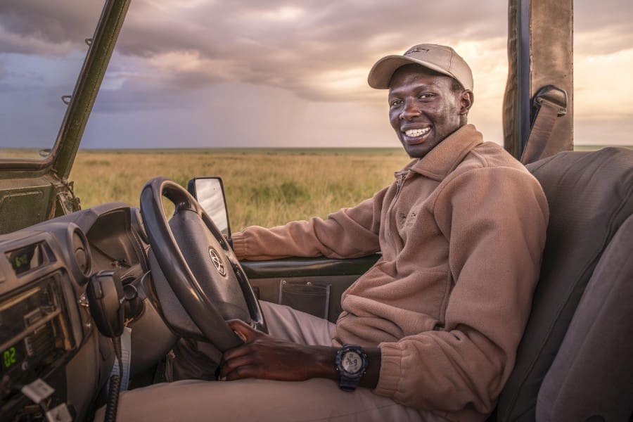 Safari guide in the Masai Mara National Reserve in Kenya | Go2Africa