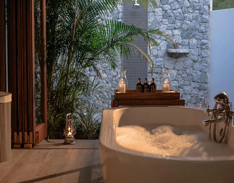 A luxurios soak in the Executive Suite.