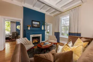 Evenings in the cosy lounge with the fire crackling and a glass of red wine from the region. 