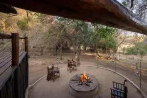 Gather around your boma each night for drinks under the stars.