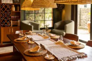 Gather together for breakfast, lunch and dinner. 