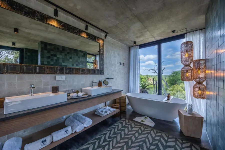 Soak in the tub and watch the wildlife pass by. 